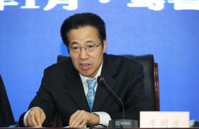 国家药品监督管理局政策法规司一级巡视员李国庆在培训班上授课。（马少宾摄）