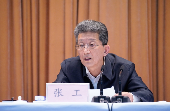 奋进新征程 建功新时代  