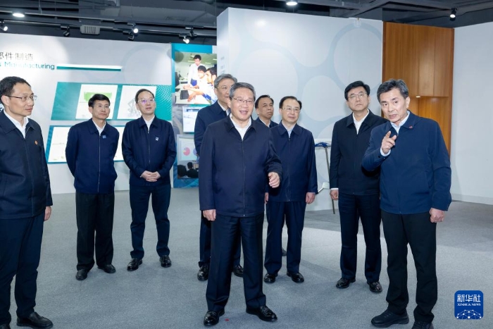 3月18日至20日，中共中央政治局常委、国务院总理李强在福建调研。这是3月19日，李强在厦门太古飞机工程有限公司，了解中国（福建）自由贸易试验区厦门片区有关情况。新华社记者 刘彬 摄