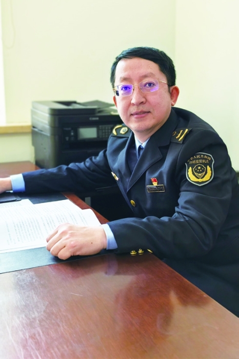 国家医疗器械检查员，黑龙江省药品审核查验中心副主任齐鹤