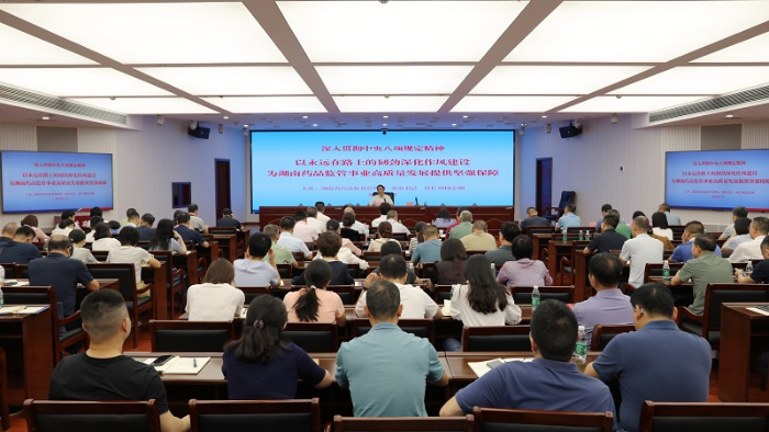 图为党课现场