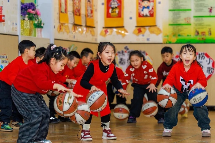 加强初婚初育家庭住房保障