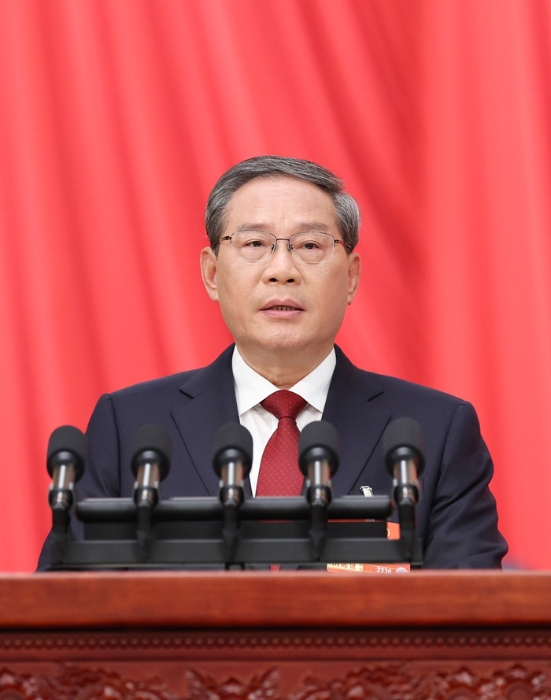 3月5日，李强总理代表国务院在十四届全国人大四次会议上作《政府工作报告》。新华社记者 黄敬文 摄