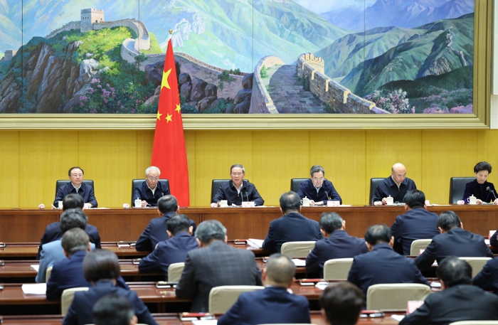 3月16日,国务院总理李强主持召开国务院第十一次全体会议,深入学习贯彻习近平总书记在全国两会期间的重要讲话和全国两会精神,对落实国务院2026年重点工作进行部署。新华社记者 黄敬文 摄 3月16日,国务院总理李强主持召开国务院第十一次全体会议,深入学习贯彻习近平总书记在全国两会期间的重要讲话和全国两会精神,对落实国务院2026年重点工作进行部署。新华社记者 黄敬文 摄